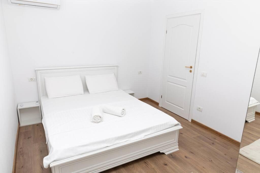 Enescu 3 City Center Flat ทิมิชัวรา ภายนอก รูปภาพ