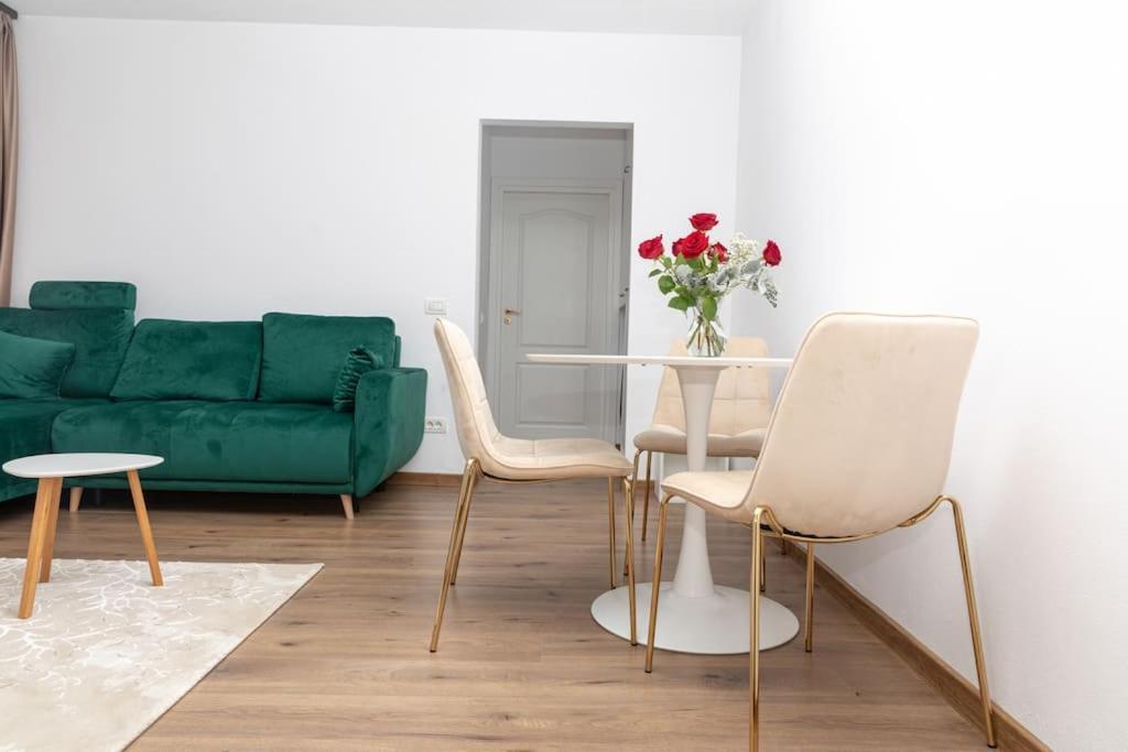 Enescu 3 City Center Flat ทิมิชัวรา ภายนอก รูปภาพ