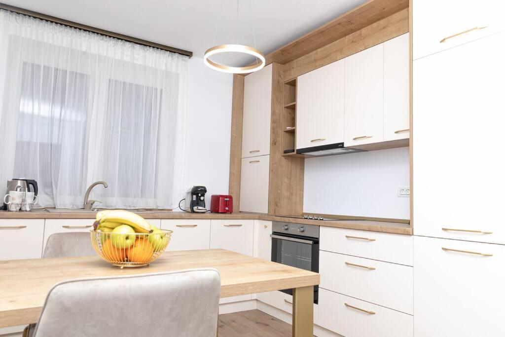 Enescu 3 City Center Flat ทิมิชัวรา ภายนอก รูปภาพ